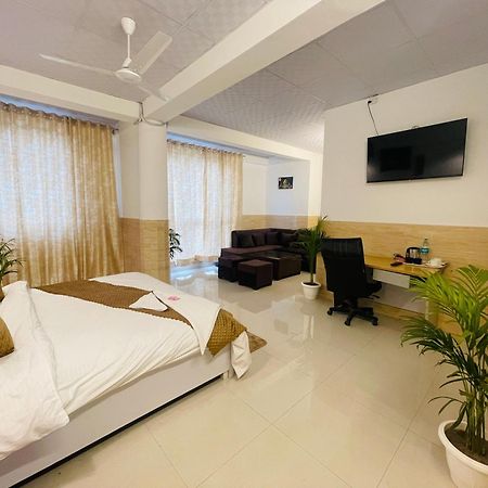 Dr White House - Noida Sector 18 Hotel Exterior photo