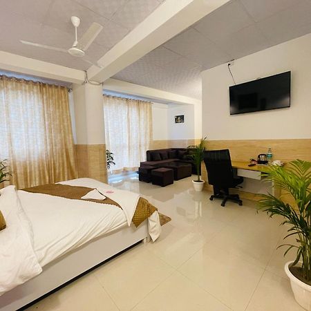 Dr White House - Noida Sector 18 Hotel Exterior photo