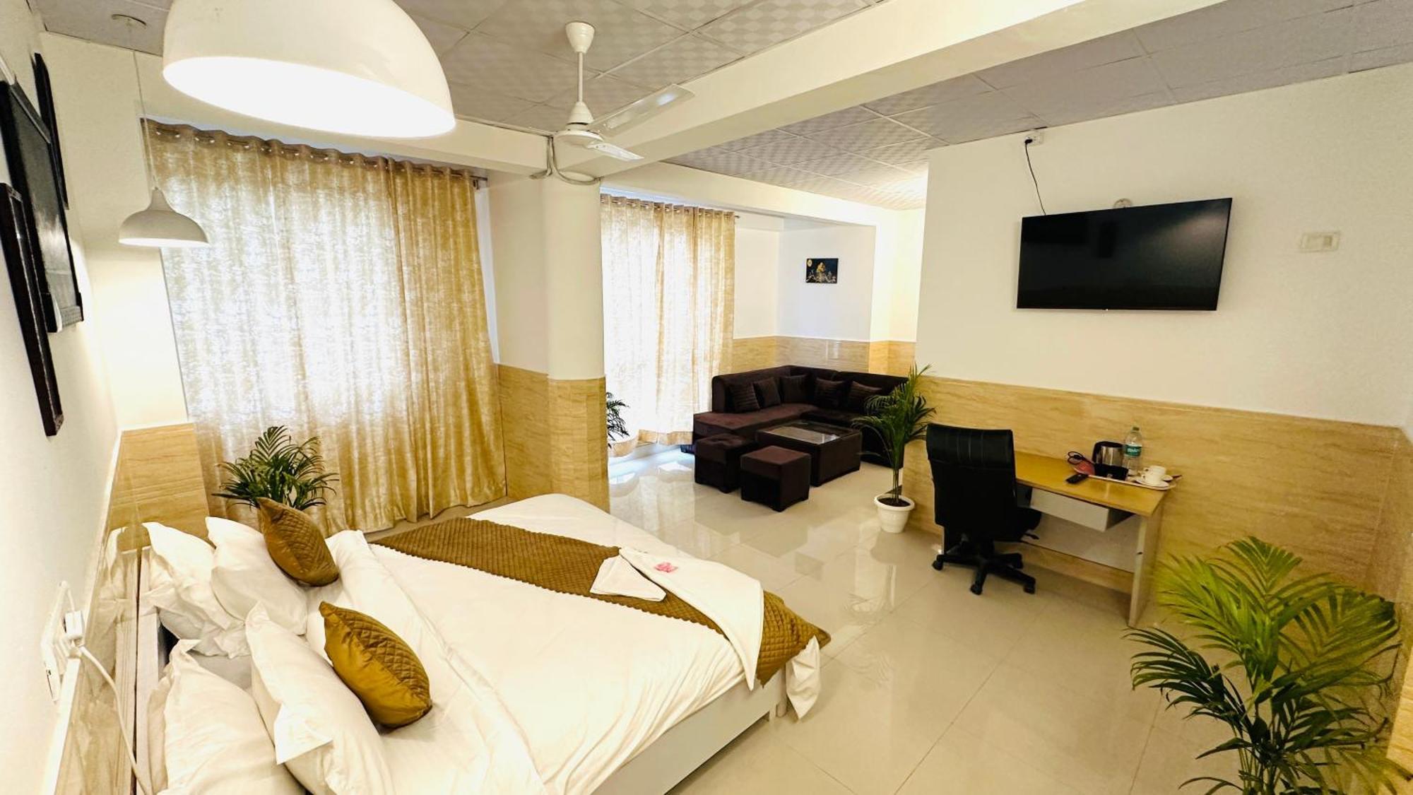 Dr White House - Noida Sector 18 Hotel Exterior photo