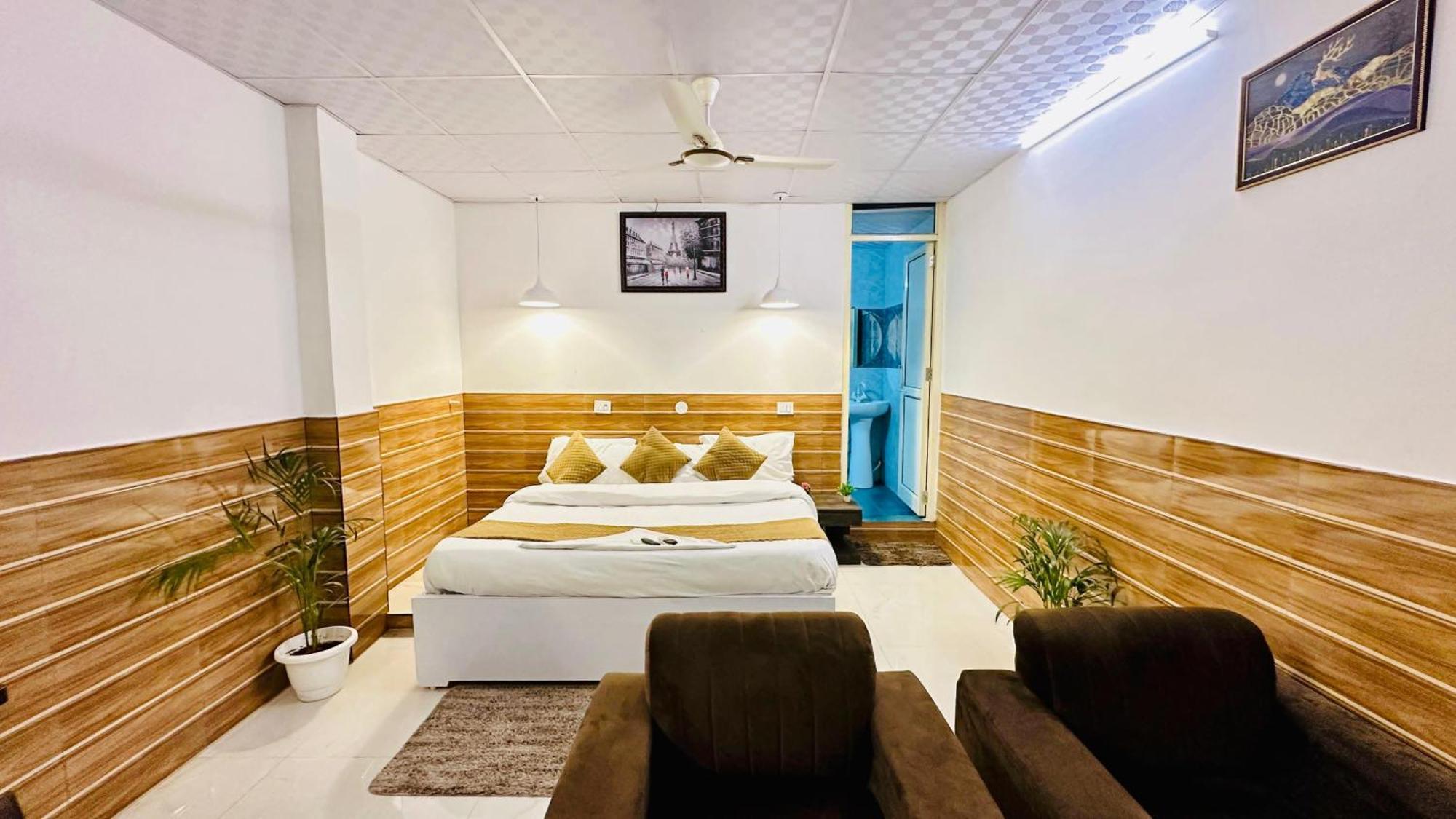 Dr White House - Noida Sector 18 Hotel Exterior photo