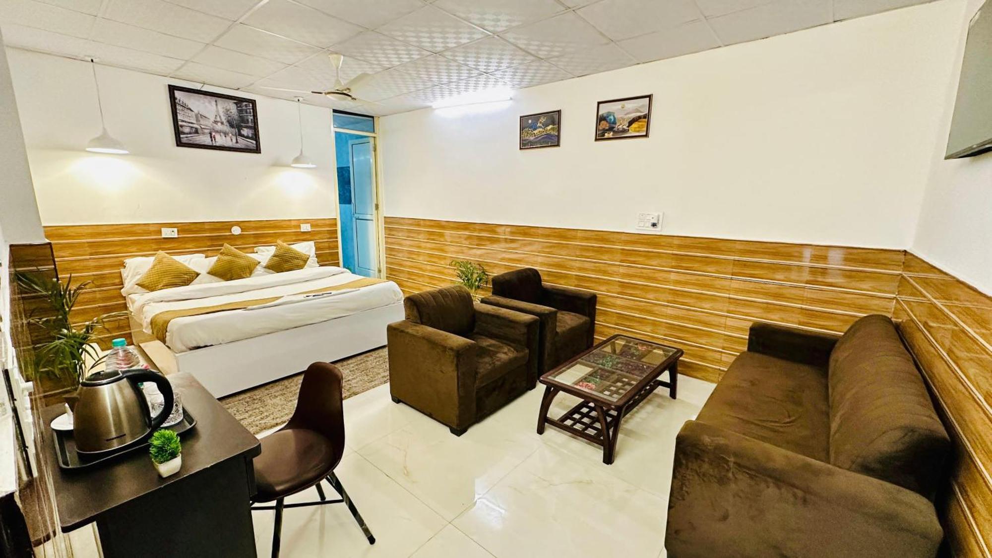 Dr White House - Noida Sector 18 Hotel Exterior photo