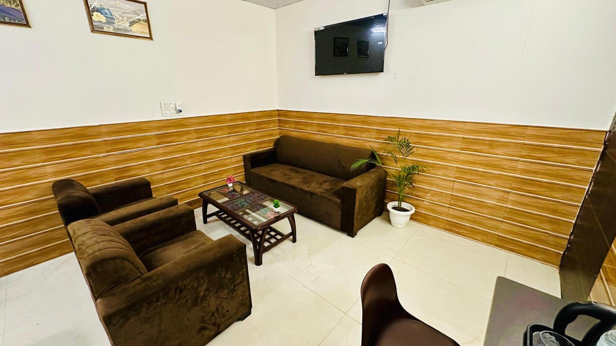 Dr White House - Noida Sector 18 Hotel Exterior photo