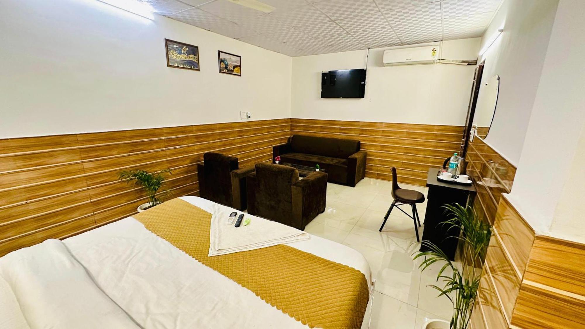 Dr White House - Noida Sector 18 Hotel Exterior photo