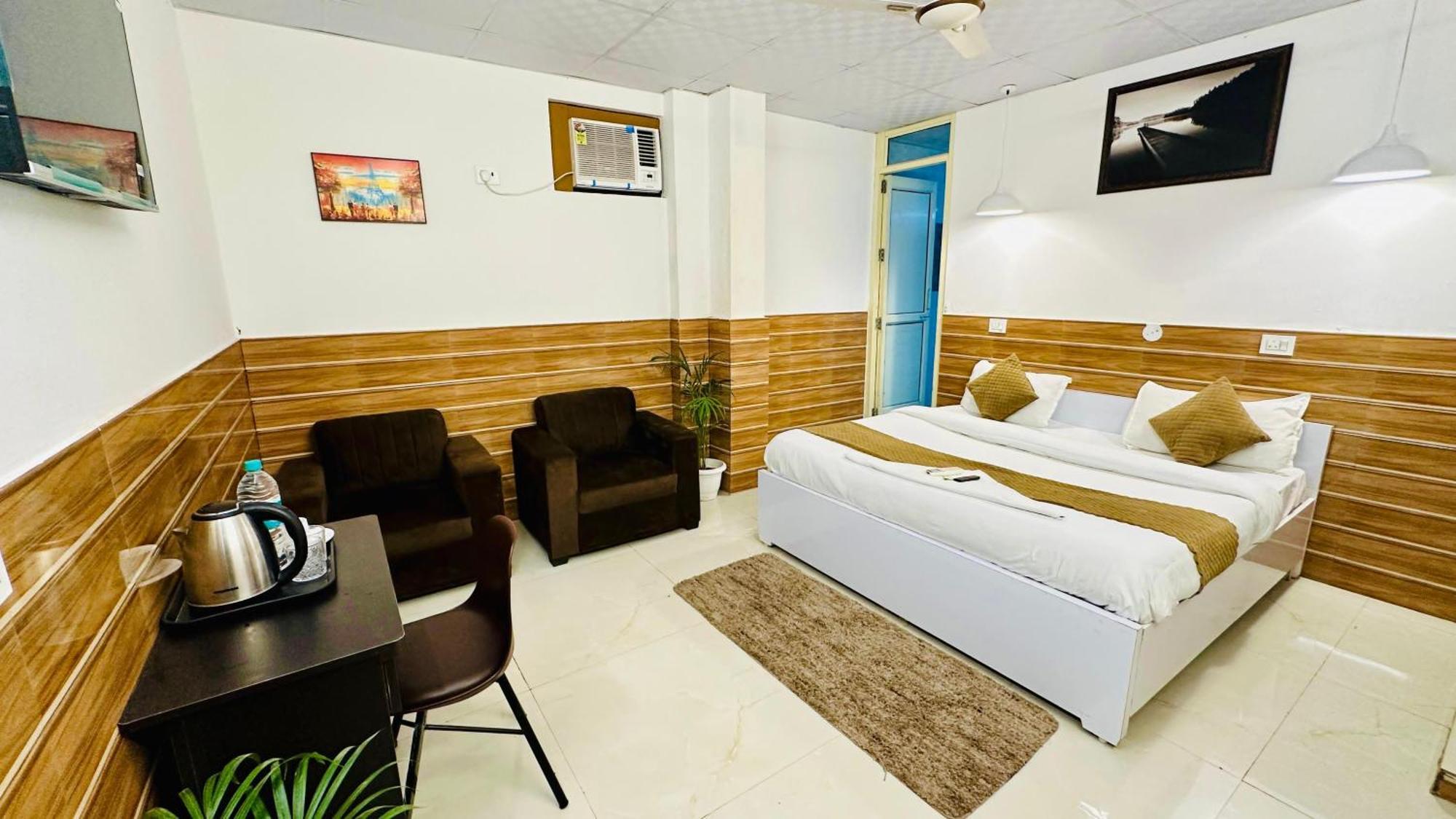 Dr White House - Noida Sector 18 Hotel Exterior photo